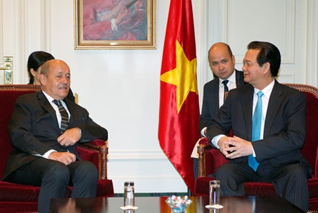 Thủ tướng Nguyễn Tấn Dũng tiếp Bộ trưởng Quốc phòng Pháp Le Drain, chiều 24/9