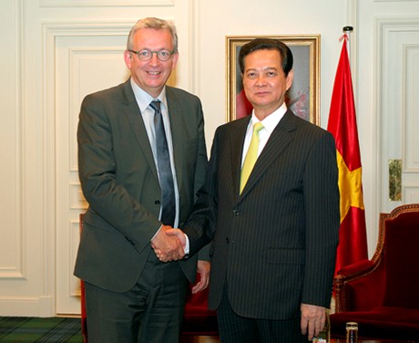 Thủ tướng tiếp Bí thư toàn quốc Đảng Cộng sản Pháp Pierre Laurent.