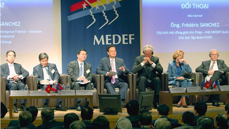 Thủ tướng Nguyễn Tấn Dũng dự Đối thoại với các doanh nghiệp hàng đầu của Pháp