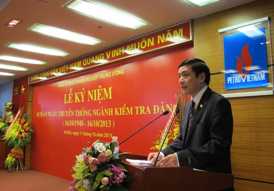 Đồng chí Bùi Văn Cường - Bí thư Đảng ủy Khối đọc diễn văn tại Lễ kỷ niệm