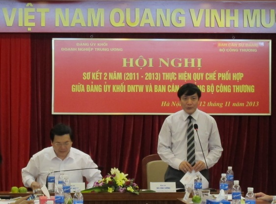 Đồng chí Bùi Văn Cường - Bí thư Đảng ủy Khối phát biểu kết luận Hội nghị