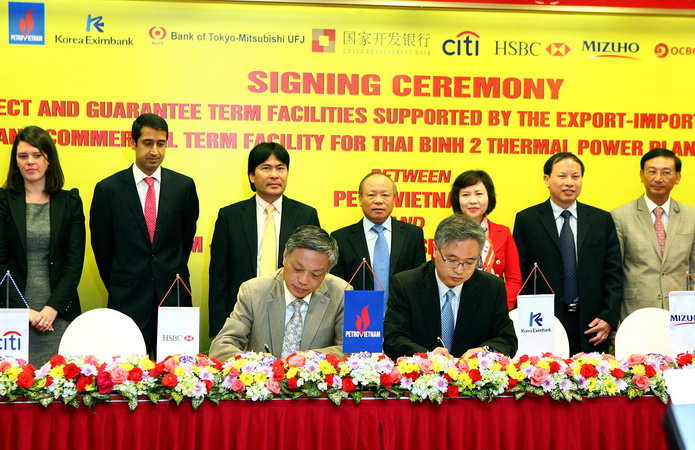 Ký hợp đồng tín dụng xuất khẩu (ECA) vay trực tiếp từ Ngân hàng xuất nhập khẩu Hàn Quốc (KEXIM) trị giá 330 triệu USD. (Ảnh: Huy Hùng/TTXVN)