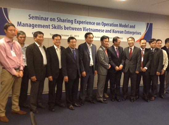 Đoàn chụp ảnh kỷ niệm cùng Lãnh đạo tại Hàn Quốc