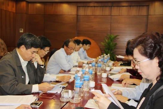 Các tổ thảo luận tại Hội nghị BCH Đảng bộ Khối