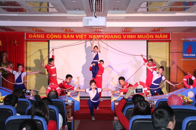 Tiết mục múa của Ngân hàng Oceanbank