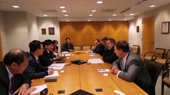 đ/c Bùi Văn Cường, Ủy viên dự khuyết BCH Trung ương Đảng, Bí thư Đảng ủy Khối và Đoàn công tác gặp gỡ, trao đổi với Quyền Trợ lí Ngoại trưởng về kinh tế và doanh nghiệp (Mỹ) William Craft