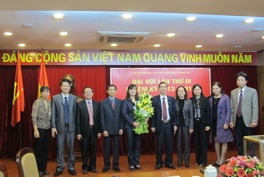 Ra mắt Chi ủy và Bí thư, Phó Bí thư Chi bộ Trung tâm Bồi dưỡng Chính trị nhiệm kỳ 2013 – 2015