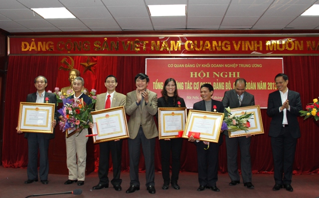 Các tập thể, cá nhân được nhận Huân chương Lao động hạng Ba.