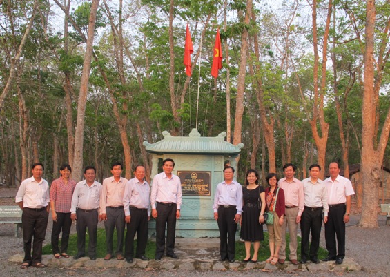 Đoàn công tác thăm vườn cây cao su thời Pháp thuộc