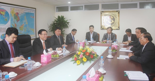 Quang cảnh buổi làm việc