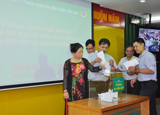 CBCNV PVFCCo tham gia quyên góp ủng hộ lực lượng kiểm ngư và cảnh sát biển VN