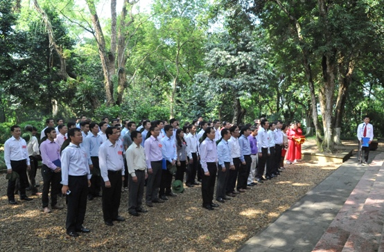 Đảng bộ Bộ phận Quản trị - VietinBank tổ chức sinh hoạt chính trị và hoạt động về nguồn tại di tích K9 Đá Chông
