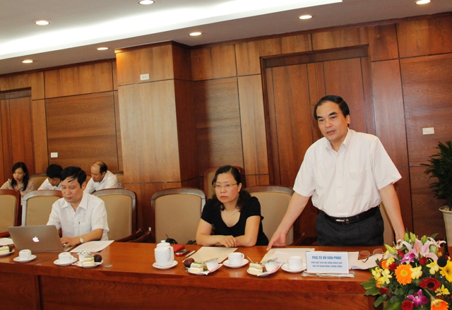 Đồng chí Vũ Văn Phúc, Tổng Biên tập Tạp chí Cộng sản, Phó chủ tịch HĐKH các cơ quan Đảng Trung ương phát biểu chỉ đạo tại kỳ họp.