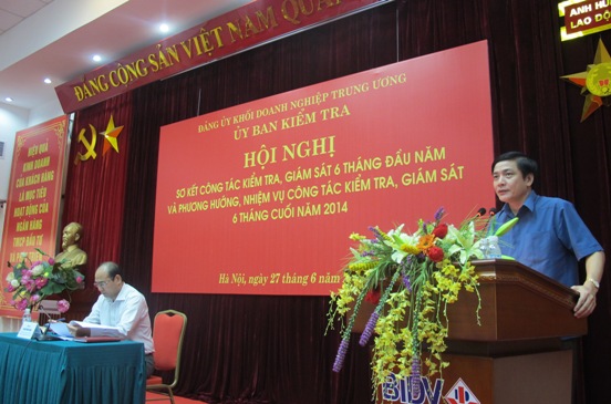 Đồng chí Bùi Văn Cường – Bí thư Đảng ủy Khối doanh nghiệp Trung ương phát biểu tại Hội nghị