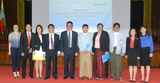 Các đại biểu chụp ảnh lưu niệm tại buổi hội thảo, đào tạo