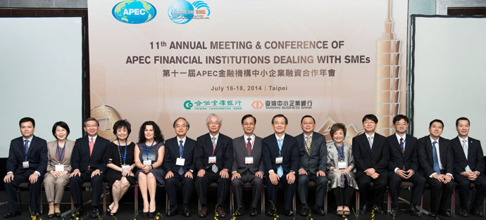 Trưởng các đoàn dự Hội nghị Định chế tài chính APEC 2014 chụp ảnh lưu niệm