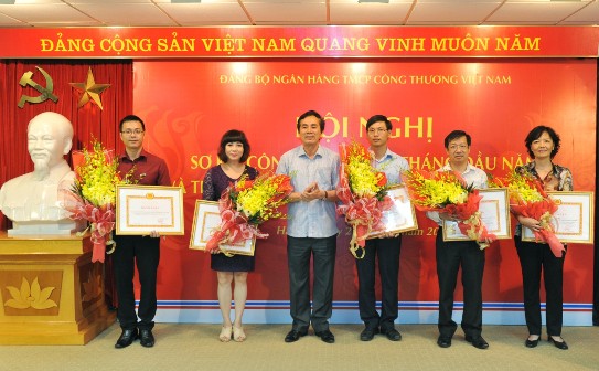 Các tập thể nhận Bằng khen của Đảng ủy Khối DNTW