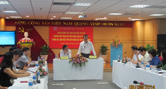 Các đại biểu tham dự buổi làm việc