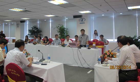 Tổng Giám đốc Tập đoàn Dệt may Việt Nam Lê Tiến Trường báo cáo kết quả 5 năm thực hiện Cuộc vận động