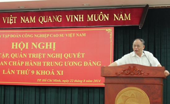 GS.TS Hoàng Chí Bảo - Ủy viên Hội đồng lý luận TW trình bày những nội dung cơ bản của Nghị quyết TW 9 (khóa XI) 