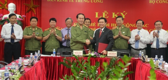 Lễ ký quy chế phối hợp công tác giữa Bộ Công an và Ban Kinh tế Trung ương