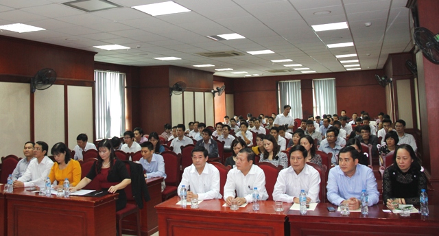 Các đại biểu và học viên dự Khai giảng.