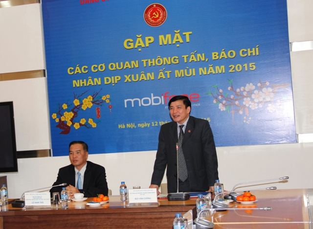 Đồng chí Bí thư Đảng ủy Khối DNTW thông báo tình hình hoạt động của Đảng bộ Khối với các cơ quan thông tấn, báo chí.