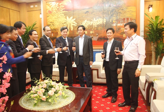 Phó Bí thư Đảng ủy Khối DNTW thăm và chúc tết Đảng ủy Tổng công ty Hàng khôngVN