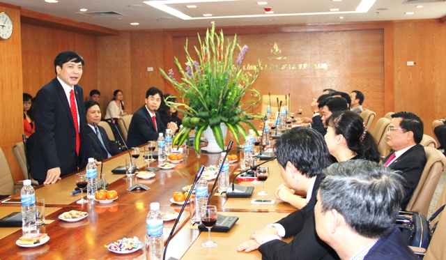 Đoàn đến thăm, chúc Tết Đảng ủy Tổng công ty Thuốc lá Việt Nam.