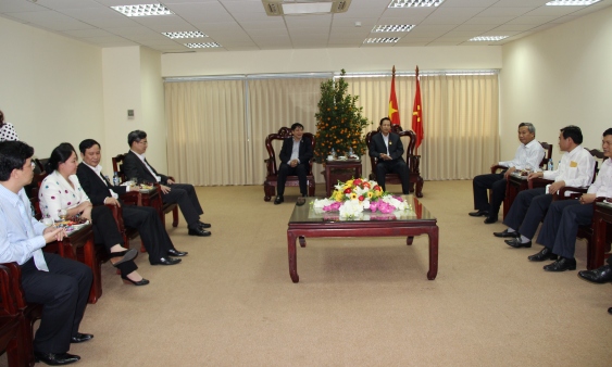 đồng chí Bùi Văn Cường - Ủy viên dự khuyết BCH Trung ương Đảng, Bí thư Đảng ủy Khối Doanh nghiệp Trung ương và đại diện lãnh đạo các ban, đơn vị của Đảng ủy Khối đã đến thăm và chúc tết cán bộ, đảng viên Đảng ủy Khối các cơ quan Trung ương