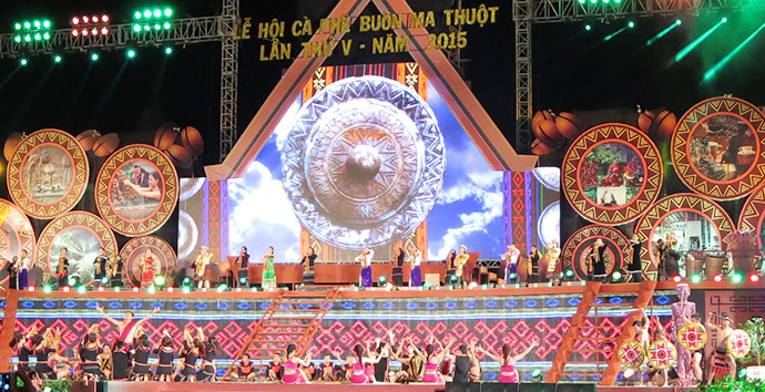 Một tiết mục trong Lễ hội Cà phê Buôn Ma Thuột 2015