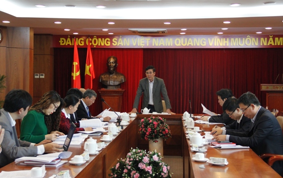 Các đại biểu thảo luận tại tổ.