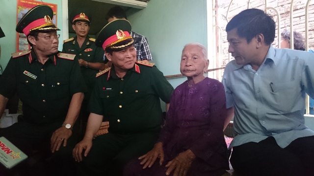 thăm Mẹ Việt Nam Anh hùng