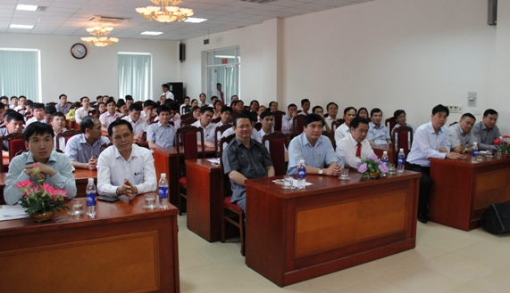 Các đại biểu tham dự buổi lễ