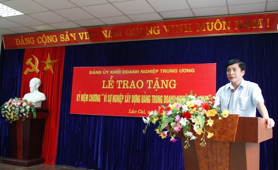 Đồng chí Bùi Văn Cường - Bí thư Đảng ủy Khối Doanh nghiệp Trung ương phát biểu tại buổi lễ