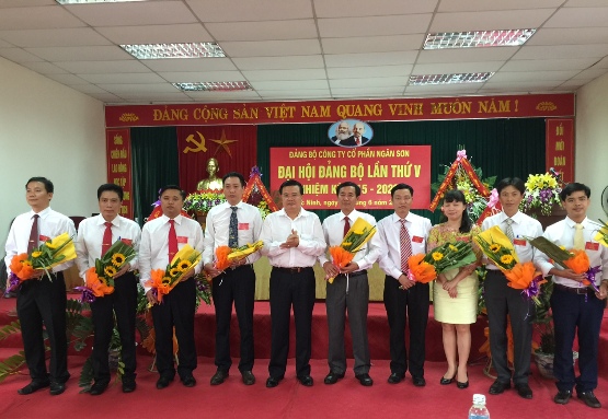 BCH Đảng bộ nhiệm kỳ 2015 - 2020 ra mắt đại hội