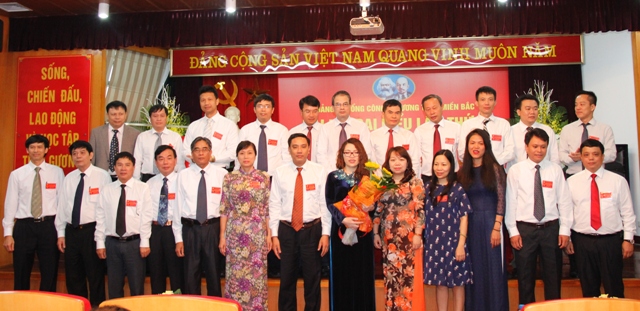 Ban Chấp hành Đảng bộ Tổng công ty nhiệm kỳ 2015 - 2020 ra mắt Đại hội.