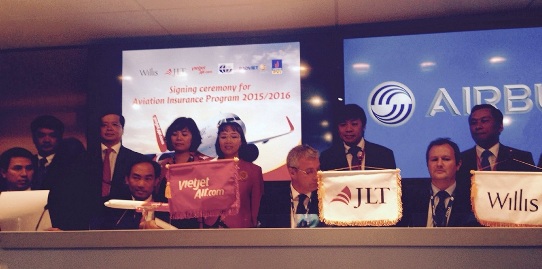 Đại diện lãnh đạo Tổng Công ty Bảo hiểm Bảo Việt tại lễ ký thỏa thuận cung cấp dịch vụ bảo hiểm cho Vietjet Air - Paris Air Show 2015 