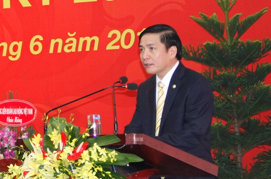 Đồng chí Bùi Văn Cường - Bí thư Đảng ủy Khối Doanh nghiệp Trung ương phát biểu tại Đại hội