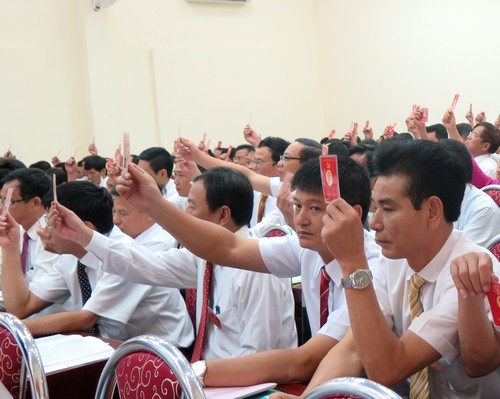 Các đại biểu biểu quyết bầu BCH nhiệm kỳ 2015 - 2020 tại Đại hội