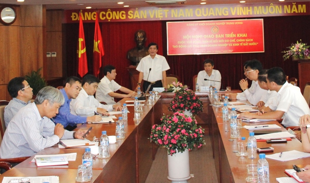 Đồng chí Bùi Văn Cường, Ủy viên dự khuyết Trung ương Đảng, Bí thư Đảng ủy Khối và đồng chí Trần Hữu Bình, Phó Bí thư Đảng ủy Khối chủ trì Hội nghị.