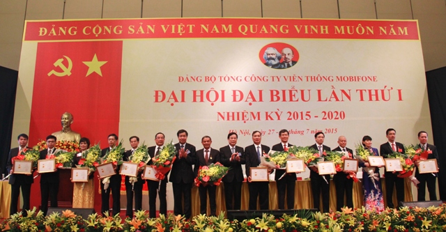 14 đồng chí thuộc Đảng bộ MobiFone được nhận Kỷ niệm chương Vì sự nghiệp xây dựng Đảng trong doanh nghiệp Việt Nam.