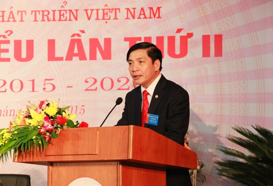 Đồng chí Bùi Văn Cường - Ủy viên dự khuyết Trung ương Đảng, Bí thư Đảng ủy Khối Doanh nghiệp Trung ương phát biểu tại Đại hội