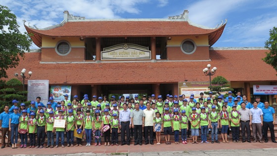 Tuyên dương các em học sinh giỏi đạt giải trong năm học 2014 - 2015