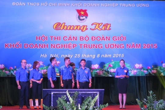 Phần thi chào hỏi của các thí sinh