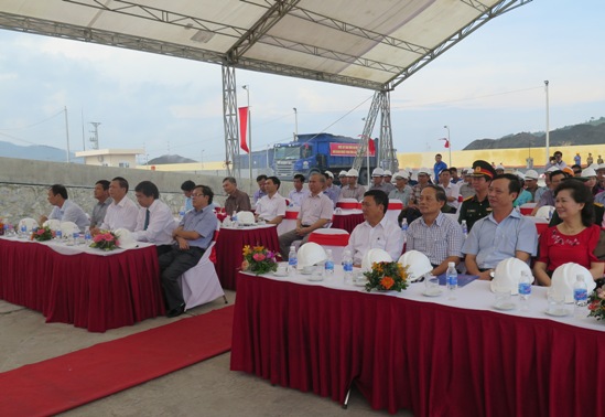 Các đại biểu tham dự buổi lễ