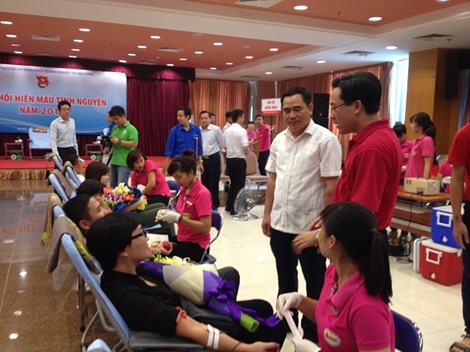 Ngày hội Hiến máu tình nguyện 2015 thu hút gần 2.000 đoàn viên thanh niên tham gia.