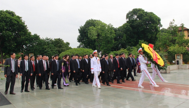 Đoàn dâng hương