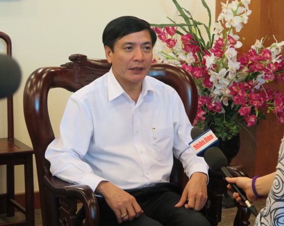 Đồng chí Bùi Văn Cường - Ủy viên dự khuyết Trung ương Đảng, Bí thư Đảng ủy Khối Doanh nghiệp Trung ương trả lời phỏng vấn báo chí