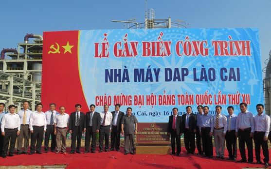 Gắn biển Công trình Nhà máy sản xuất phân bón Diamon phốt phát (DAP) số 2